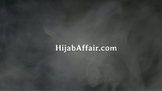 Ibu Tiri Berhijab Berubah Jadi Boneka Seks Pribadiku