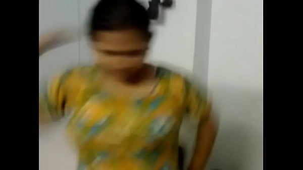Gadis Seksi Desi Basah Kuyup Usai Mandi, Tubuhnya Menggoda Dan Siap Dibelai