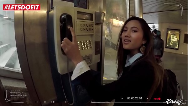 Turis Thailand Menggoyang Paha, Ranumnya Dibelah Hingga Meleleh