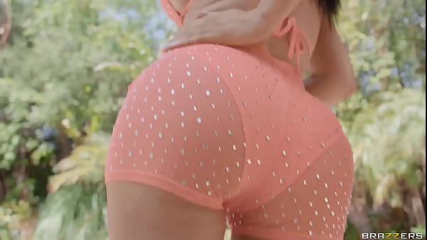Jasmine Jae Memamerkan Tubuh Menggairahkannya – Tonton Lengkap Di Brazzers