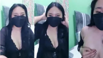 Zahra Bergairah Dengan Lingerie Hitam Yang Menggoda