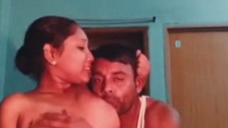 Bidadari Bangladesh Dengan Payudara Seksi Menggoda Suami Dengan Tarian Telanjang
