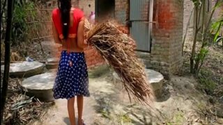 Istri Tetangga Desa Ngentot Di Toilet Siang Bolong, Bikin Makin Basah Lihatnya