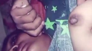 Jari-jari Nakal Menggelitik Desi Chut Yang Lembut