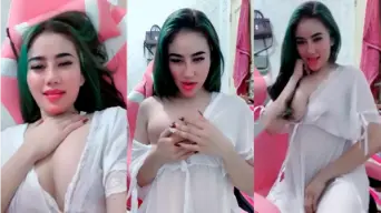Live Streaming Mei Yien: Mengintip Sensasi Tubuh Keponakan Yang Menggoda