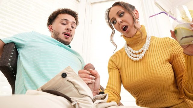 Nafsu Istri Suburban Yang Anggun Terobsesi Dengan Sperma