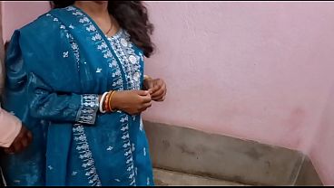 Desi Pembantu India Ngentot Brutal Pertama Kali, Memek Rapetnya Digencet Kontol Gede Sampai Meraung-raung.
