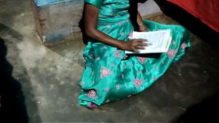 Desi Bhabhi Baca Buku Sambil Ngentot Sama Gurunya Yang Bejat