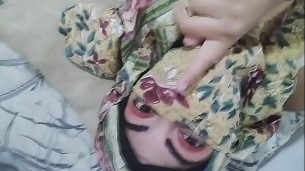 Jilbab Basah Kuyup, Istri Arab Sange Berat Mainin Memek Sendiri Sampe Muncrat Crot, Sementara Suami Lagi Sujud Di Kamar Sebelah.