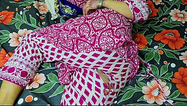 Ibu Tiri Celana Ketatnya Sobek, Kontol Anak Tiri Ngehajar Memek Montok Bundar Sambil Meraung.
