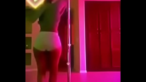 Penari Eksotis Desi Yang Menggoda