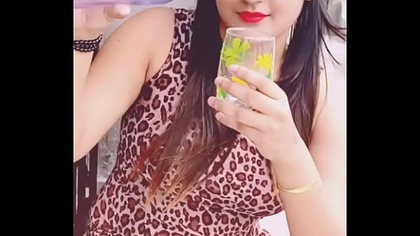 Pose X Gadis India Yang Menggoda