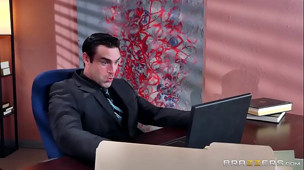 Payudara Besar Ava Riley Menggoda Di Tempat Kerja