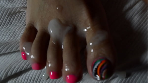Sensasi Panas Di Kaki Mulus Istri Asia