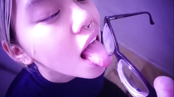 Budak Asia Ngentot Menunggu Tuannya; Dia Menjilat Bekas Sperma Di Kacamatanya. Tonton Video Lengkapnya Di Sabelarsene.com