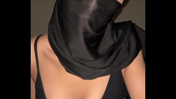 Lihat Tits Arab, Muslim, Hijab Yang Paling Bikin Ngaceng!