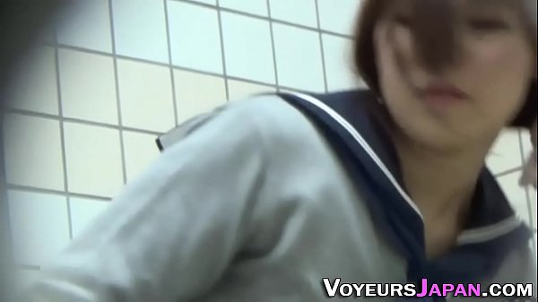 Gadis Jepang Yang Menggoda Bermain Dengan Kacang