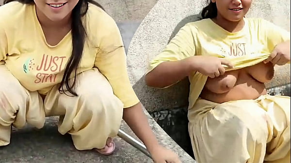 Ngintip Janda Muda Di Atap, Mulus Pol! Aksi Panas Bini Orang Di Desa, Colmek Sampai Merem Melek