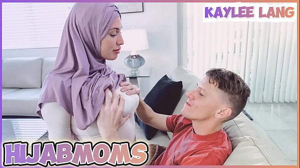 Istri Orang Lagi Horny, Ngentot Diam-diam Sama Arab Montok Kaylee Lang Yang Bikin Makin Minta.