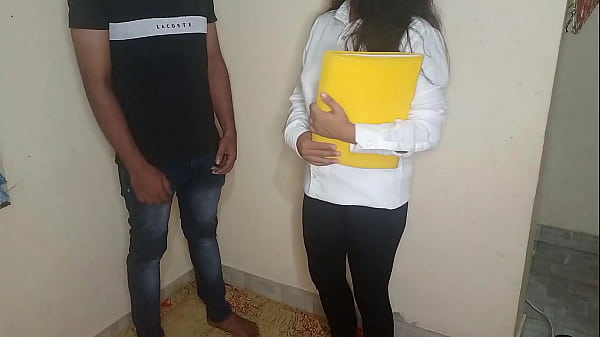 ऑफिस के बाथरूम में बॉस ने अपनी सेक्रेटरी की चूत मारकर उसकी सैलरी बढ़ा दी!