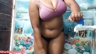 Anjali Arora, Si Gadis India Seksi Yang Bikin Panas