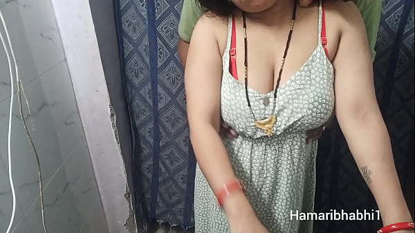 Bhabhi India Seksi Dengan Tubuh Berlekuk Menggairahkan.