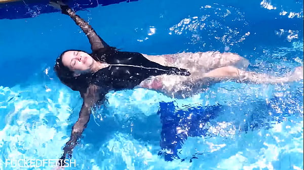 Tubuh Karet Jessica Bunny Basah Kuyup Di Dalam Air, Siap Dimainkan