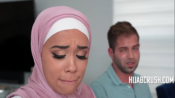 Membuat Adik Tiri Arabku Tak Lagi Malu-malu | Hijabcrush