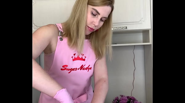 Bikin Ngilu Tapi Bikin Ngiler, Ibu-ibu Rusia Lagi Waxing Kontol Bulu Lebat Sampe Muncrat-muncrat.