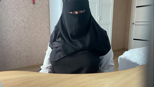Milf Arab Menggoda Diri Sendiri Secara Live Di Web Chat