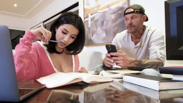 Datang Aja Ke Sini, Bokap Nyokap Lagi Gak Ada—roxie Sinner Dan Scott Nails Bakal Bikin Lo Meringis Keenakan.