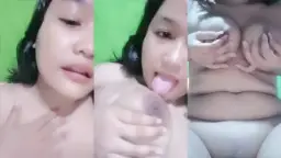 Dedek Rara Lagi Sange, Omek Jilat Uting Sambil Live, Bikin Meleleh.