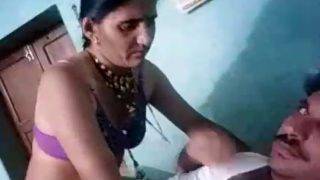 Desi Desa Lagi Nungging, Goyang-goyang Sambil Naik Xxx, Bikin Makin Basah!