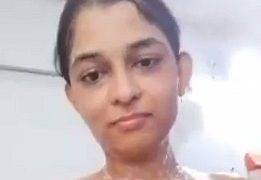 Gadis Mumbai Mandi, Crotnya Basah Kuyup, Bikin Ngiler Pengen Liat Lebih.
