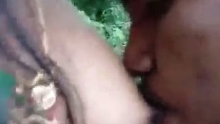 Menyusui Payudara Di Luar Ruangan Odisha Mms Tersebar Liar
