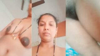 Ngentot Jari-jari Manisnya Ke Lubang Memek Becek Berbulu Lebat, Video Mms Cewek India Selatan.