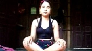 Video Gadis Assam Cantik Bugil Telanjang Solo, Goyang-goyang Bikin Makin Panas.