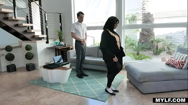 Arab Milf Kylie Kingston Ngidam Kontol Muda, Sange Banget