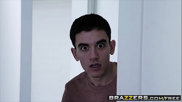 Ibu-ibu Nakal Lagi Ngatur Kontol, Kendall Woods & Nino Polla Crot Di Trailer Panas Ini!