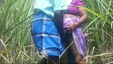 Pasangan Desa India Bercinta Liar Di Alam Terbuka, Memek Basah Kuyup Dan Kontol Tegang Saling Menghantam