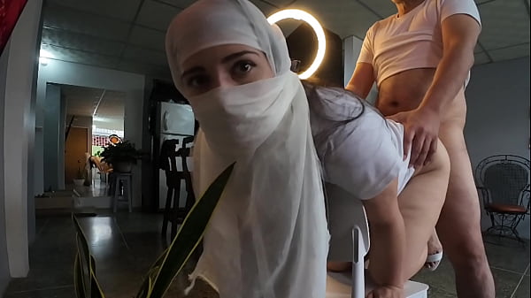 Ngocok Kontol Ngewein Cewek Jilbab Sampe Crot Di Dalem Pantatnya, Abis Digebukin Keras-keras.