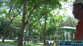 Gadis Thailand Mungil Digebukin Di Dalam Tuk Tuk, Dimampatkan Habis-habisan Sampai Njerit.