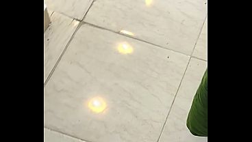 شرموطة مصرية نار صاحبة البيت يتناك من السباك وصاحبه، كلام هياج وصوتها واضح وجسمها لبن وطري يتفسخ تحت إيديهم