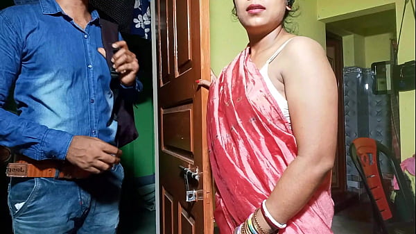 ब्रा बेचने वाले ने भाभी को फंसाकर जोरदार चोदाई की, भारतीय पोर्न साफ हिंदी आवाज़ में