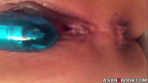 Cewek Asia Manja, Memeknya Dimainin Mainan Nafsu.