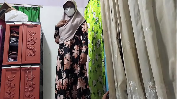 Bu Guru Greget Lihat Murid Lagi Colmek, Langsung Diajak Mainin Kontol Sampe Crot Bareng.