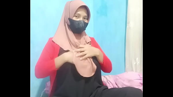 Gadis Hijab Ngentot Pake Dildo Sampe Crot, Crot, Crot!