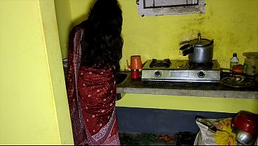 Devar Ngeliat Bhabhi Sendirian Di Dapur, Langsung Digebukin Sampe Muncrat