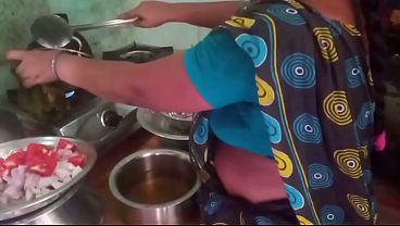 Ibu Rumah Tangga India Lagi Masak Sambil Ngentot Sama Selingkuhan, Bikin Dapur Makin Panas Basah Kuyup.