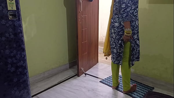 Sasur Gila Nafsu, Bahu Kesakitan Malah Makin Bernafsu, Ngentot Tanpa Ampun!
